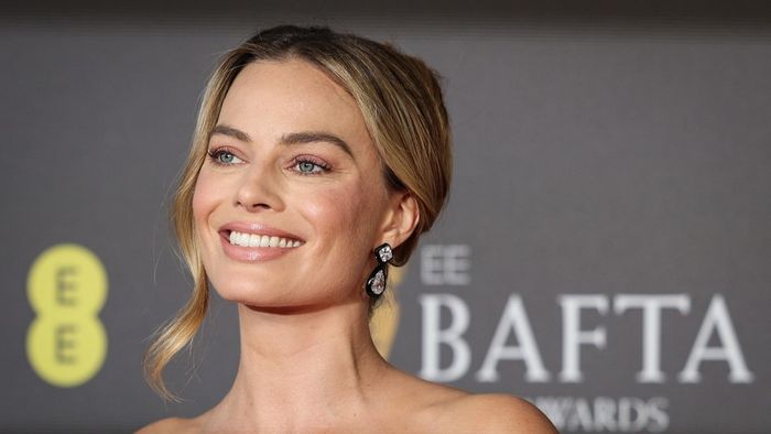 Australian actress Margot Robbie poses on the red carpet upon arrival at the BAFTA British Academy Film Awards at the Royal Festival Hall, Southbank Centre, in London, on February 18, 2024. (Photo by Adrian DENNIS / AFP)
