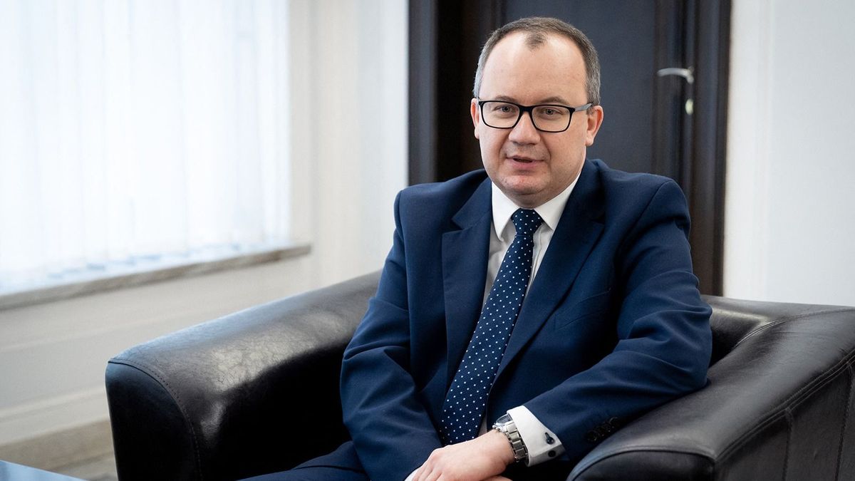 Lengyel válság: a kormány nem mond le arról, hogy eltávolítsák az alkotmánybírókat