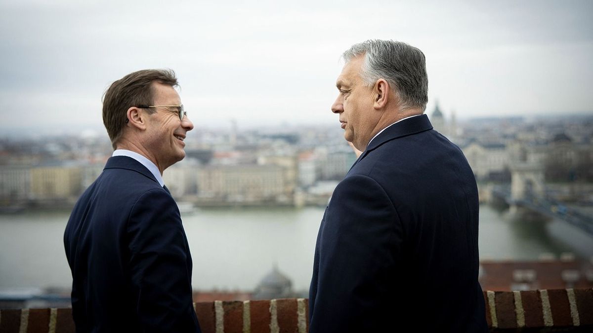 Fotókon a történelmi látogatás: már a Karmelitában van a svéd miniszterelnök