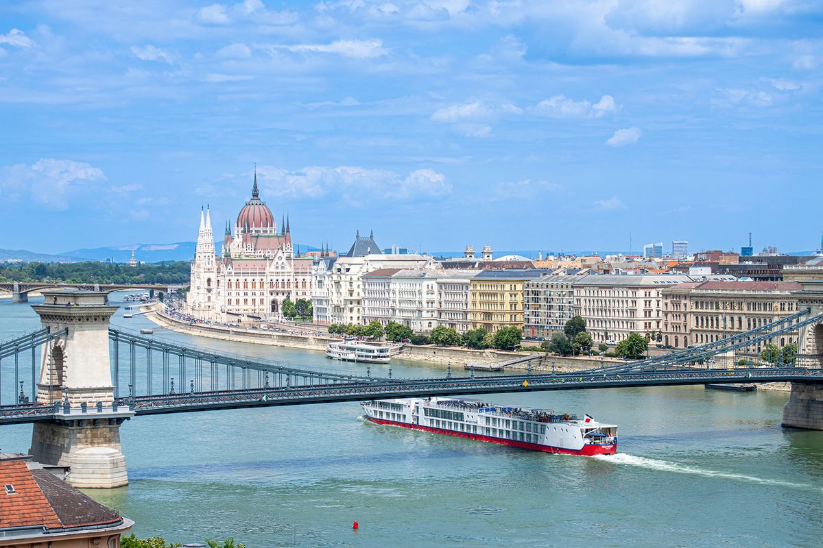 Budapest,,Hungary,-,July,7,,2023:,East,Bank,Of,The