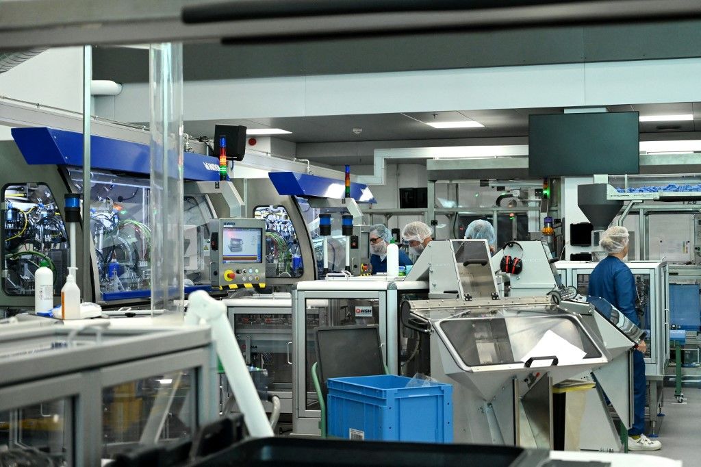 Novo Nordisk Employees work on the production line at the Novo Nordisk factory in Hilleroed on September 26, 2023. Novo Nordisk is a leading global healthcare company, founded in 1923 and headquartered in Denmark, aiming to defeat diabetes and other serious chronic diseases such as obesity and rare blood and endocrine disorders. On June 12, 2023, the company announced plans to invest 15.9 billion Danish kroner to expand an existing Active Pharmaceutical Ingredient (API) production facility in the country. (Photo by Sergei GAPON / AFP)