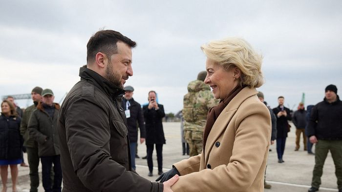 In this handout photograph taken and released by Ukrainian Presidential Press Service on February 24, 2024, Ukraine's President Volodymyr Zelensky (L) greets European Commission President Ursula von der Leyen (R) in Hostomel, Kyiv region, during a visit on the second anniversary of the Russian invasion of Ukraine. (Photo by Handout / UKRAINIAN PRESIDENTIAL PRESS SERVICE / AFP) / RESTRICTED TO EDITORIAL USE - MANDATORY CREDIT "AFP PHOTO / UKRAINIAN PRESIDENTIAL PRESS SERVICE " - NO MARKETING NO ADVERTISING CAMPAIGNS - DISTRIBUTED AS A SERVICE TO CLIENTS