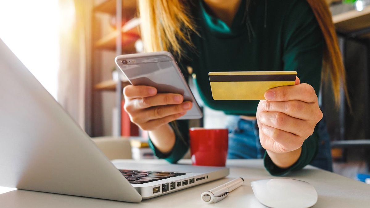 Erste: egyre jobban átszoknak a mobilra az ügyfelek