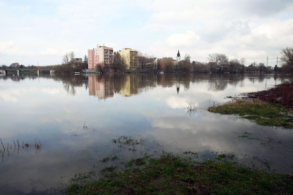 Szolnok, 2024. február 25.
A Tisza és Zagyva torkolata Szolnokon a Tiszán levonuló árhullám tetőzésekor 2024. február 25-én.
MTI/Mészáros János