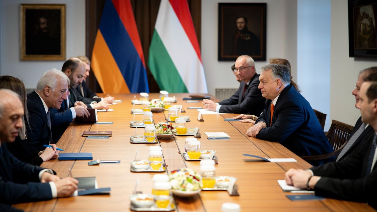 Az örmény elnököt fogadta Orbán Viktor