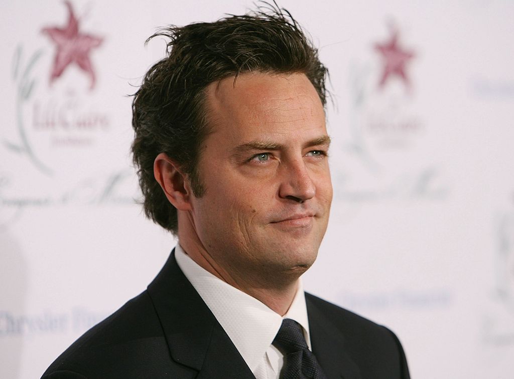 9th Annual Dinner Benefiting The Lili Claire Foundation - ArrivalsBEVERLY HILLS, CA - OCTOBER 14:  Actor Matthew Perry arrives at the 9th Annual Dinner Benefiting the Lili Claire Foundation at the Beverly Hilton Hotel on October 14, 2006 in Beverly Hills, California.  (Photo by Michael Buckner/Getty Images)