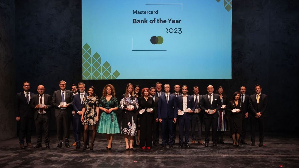 Két pénzintézet is az év bankja lett Magyarországon