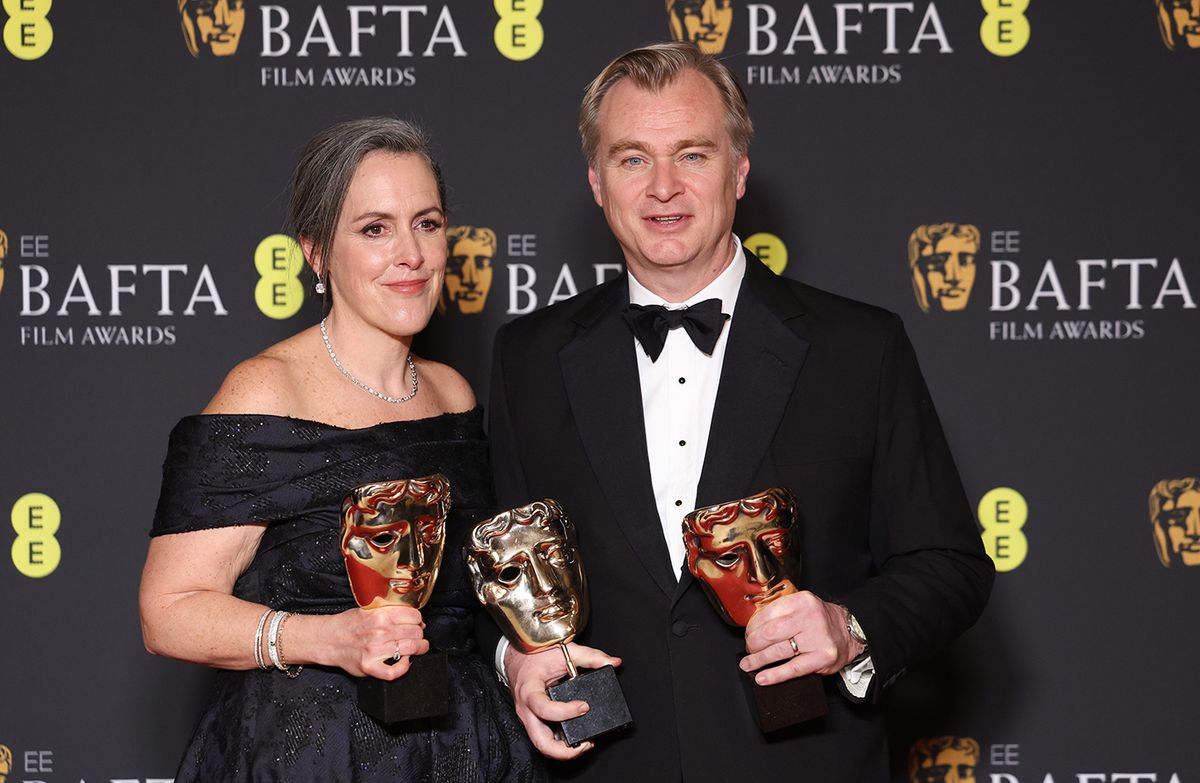 NOLAN, ChristopherLondon, 2024. február 19.
Christopher Nolan angol rendező és a felesége, Emma Thomas brit producer a sajtószobában tartott fotózáson, miután az Oppenheimer című film elnyerte a legjobb film, illetve Nolan elnyerte a legjobb rendezés díját a Brit Film- és Televíziós Művészeti Akadémia (BAFTA) díjkiosztó ünnepségén a londoni Royal Festival Hallban 2024. február 18-án.
MTI/EPA/Andy RainLondon, 2024. február 19.Christopher Nolan angol rendező és a felesége, Emma Thomas brit producer a sajtószobában tartott fotózáson, miután az Oppenheimer című film elnyerte a legjobb film, illetve Nolan elnyerte a legjobb rendezés díját a Brit Film- és Televíziós Művészeti Akadémia (BAFTA) díjkiosztó ünnepségén a londoni Royal Festival Hallban 2024. február 18-án.MTI/EPA/Andy Rain