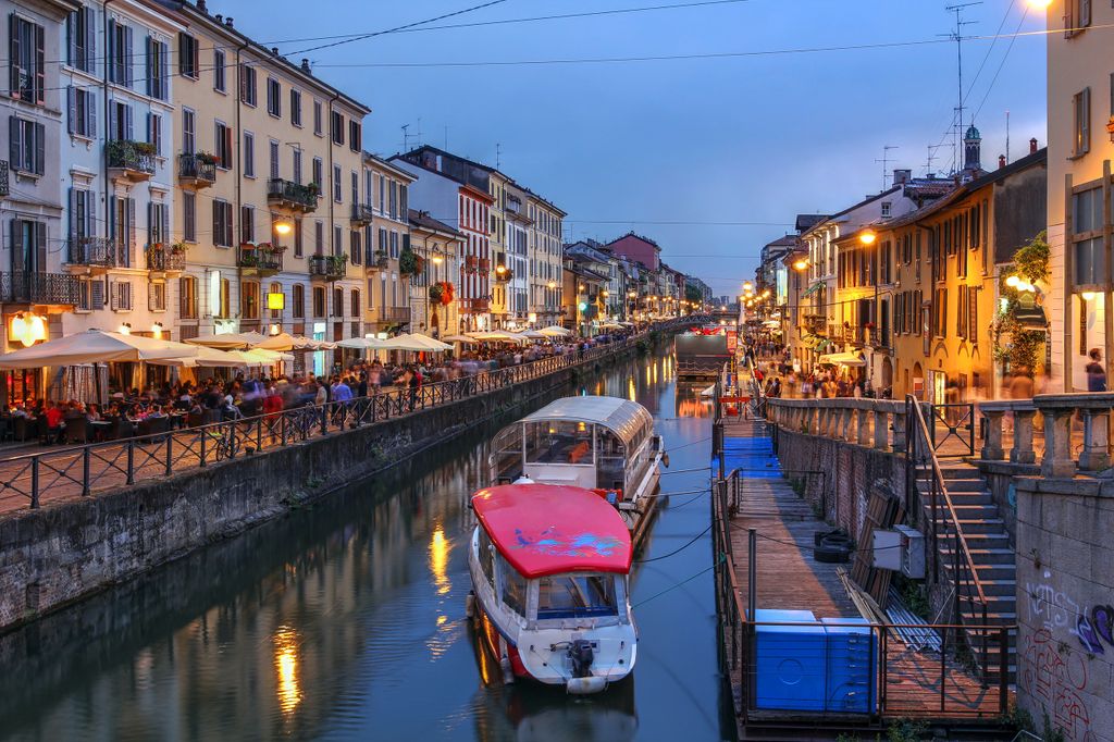 Evening,Scene,Along,The,Naviglio,Grande,Canal,In,Milan,,Italy.