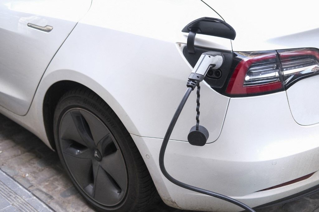 CHARGER FOR ELECTRIC CARS