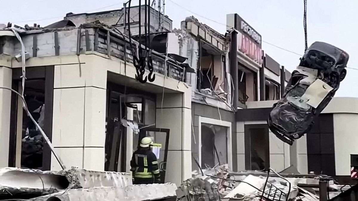 Több civil meghalt egy lisicsanszki pékséget ért ukrán légicsapásban