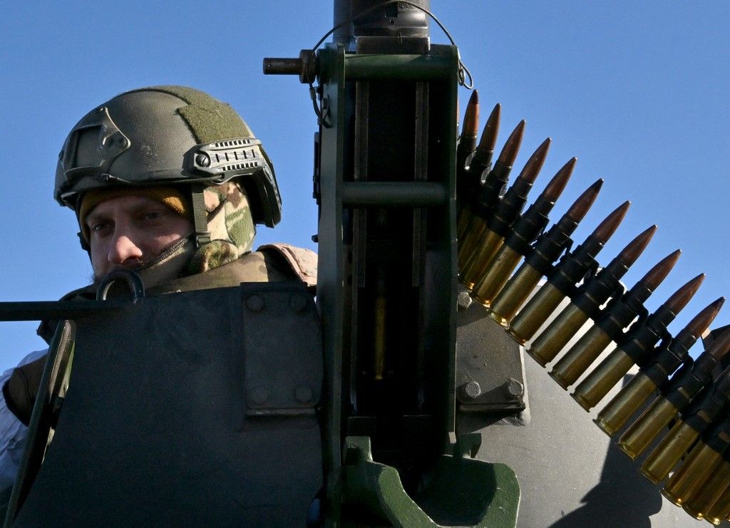 A Ukrainian serviceman takes part in military exercises by assault units in Zhytomyr region on January 30, 2024, amid Russian invasion in Ukraine. (Photo by Sergei SUPINSKY / AFP)