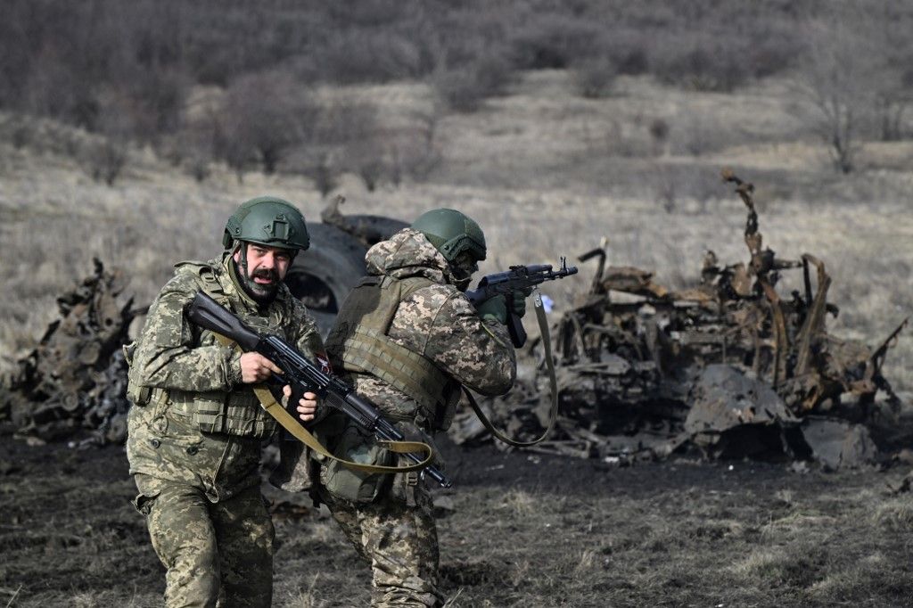 Ukrainian servicemen of the Skala battalion take part in a field military exercise in the Donetsk region on February 3, 2024, amid the Russian invasion of Ukraine. (Photo by Genya SAVILOV / AFP)