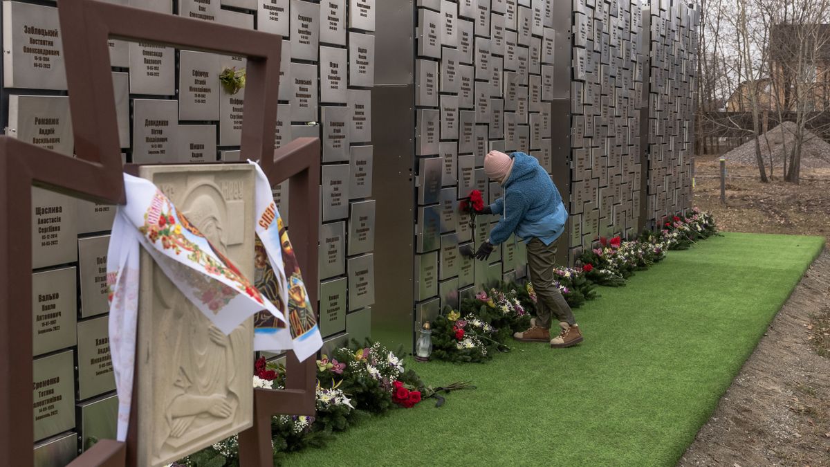 Beindult a háborús turizmus: külföldiek özönlenek Ukrajnába, hogy megnézzék az orosz invázió nyomait