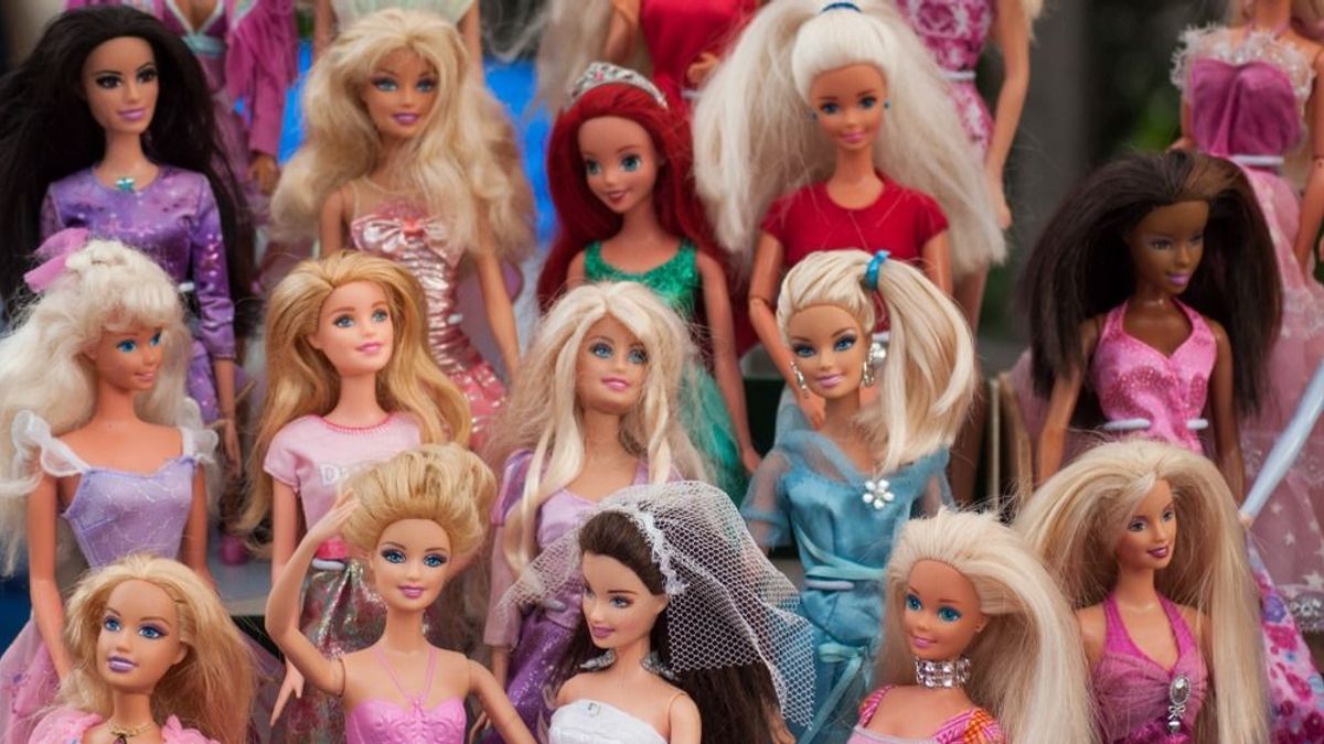 Barbie-babákra és Legokra vágyik a legtöbb magyar gyerek