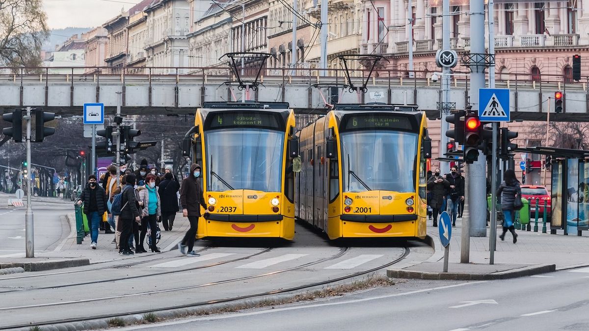 Pótlóbuszok közlekednek a hétvégi éjszakákon a 4-es, 6-os villamos helyett