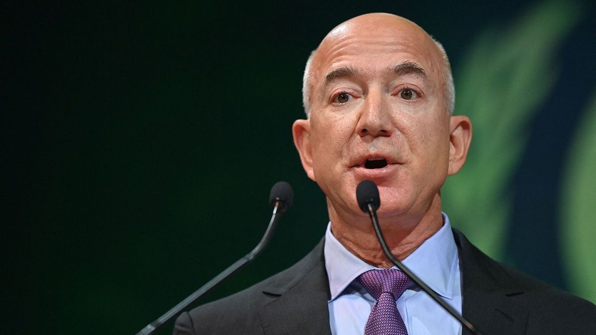Dollármilliárdokat keres Jeff Bezos az Amazon részvények eladásával