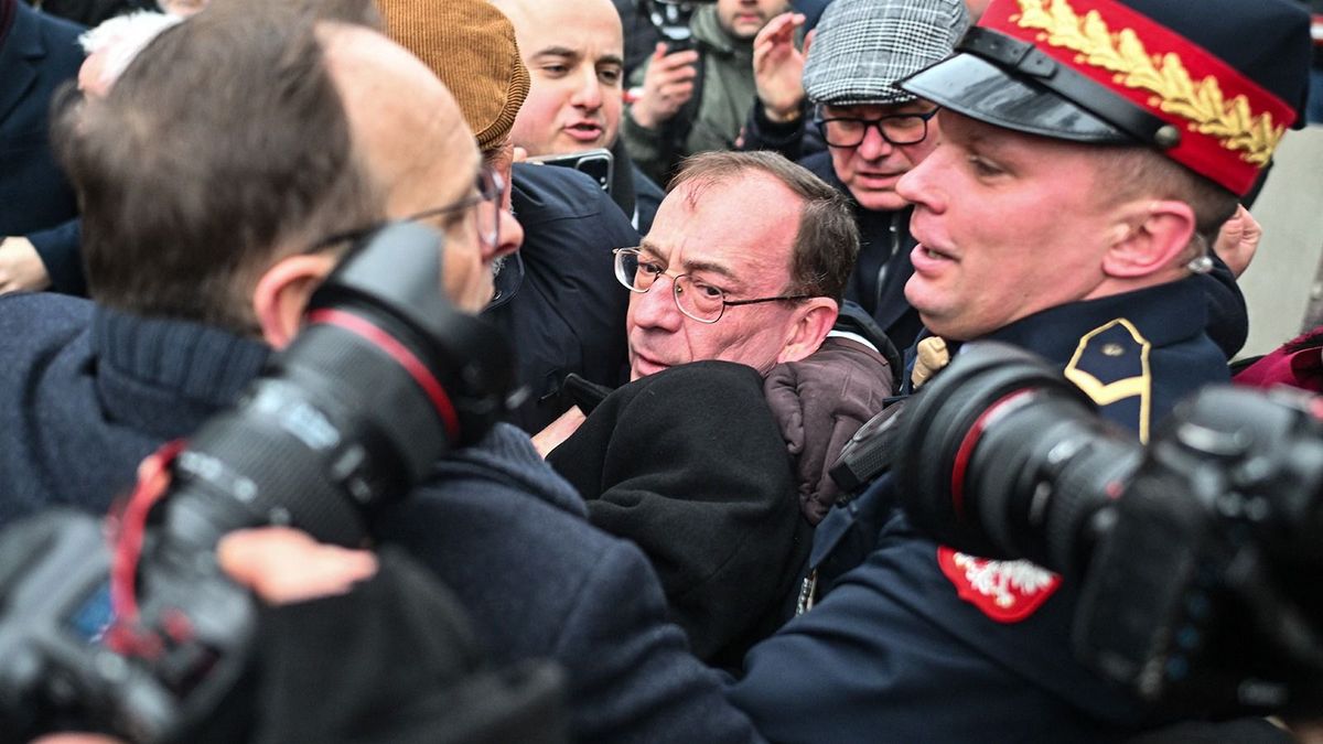A parlamenti őrség nem engedte be a szejm épületébe a meghurcolt ellenzéki képviselőket