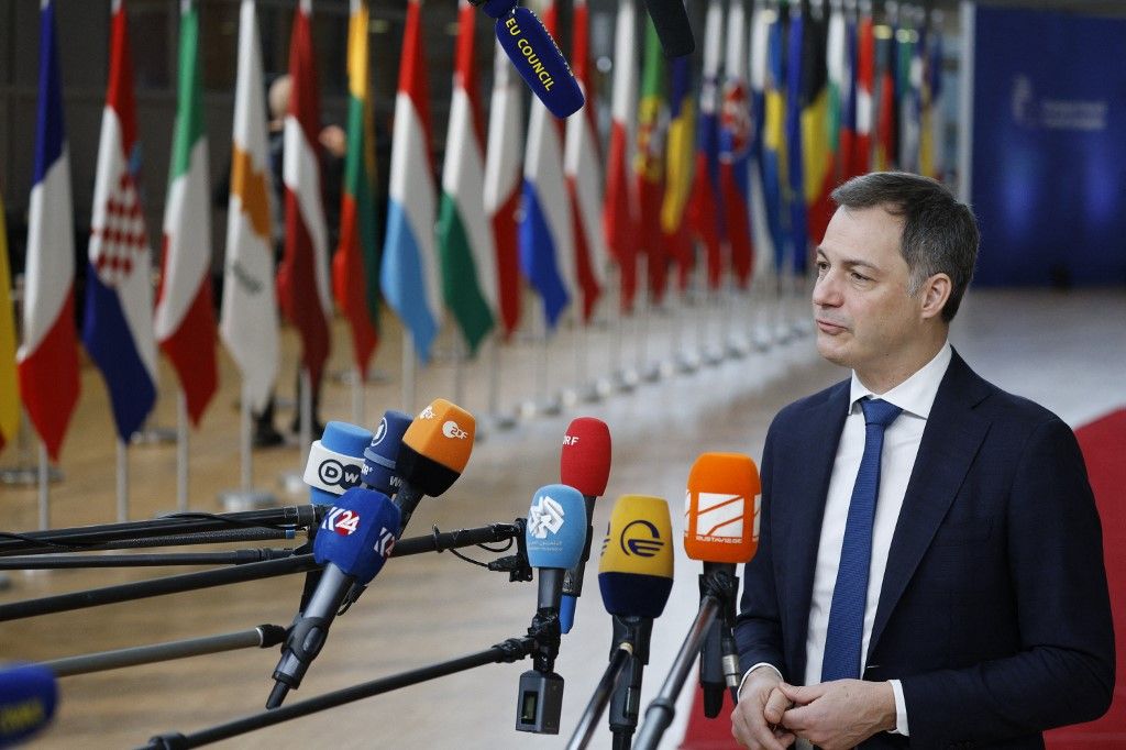 Prime Minister Alexander De Croo pictured at the arrivals ahead of an extra European council summit, in Brussels, Thursday 01 February 2024. European heads of state and governments will make a new attempt to reach an agreement with their Hungarian counterpart Viktor Orb¿n on new financial support for Ukraine.
BELGA PHOTO NICOLAS MAETERLINCK (Photo by NICOLAS MAETERLINCK / BELGA MAG / Belga via AFP)
EU-csúcs
