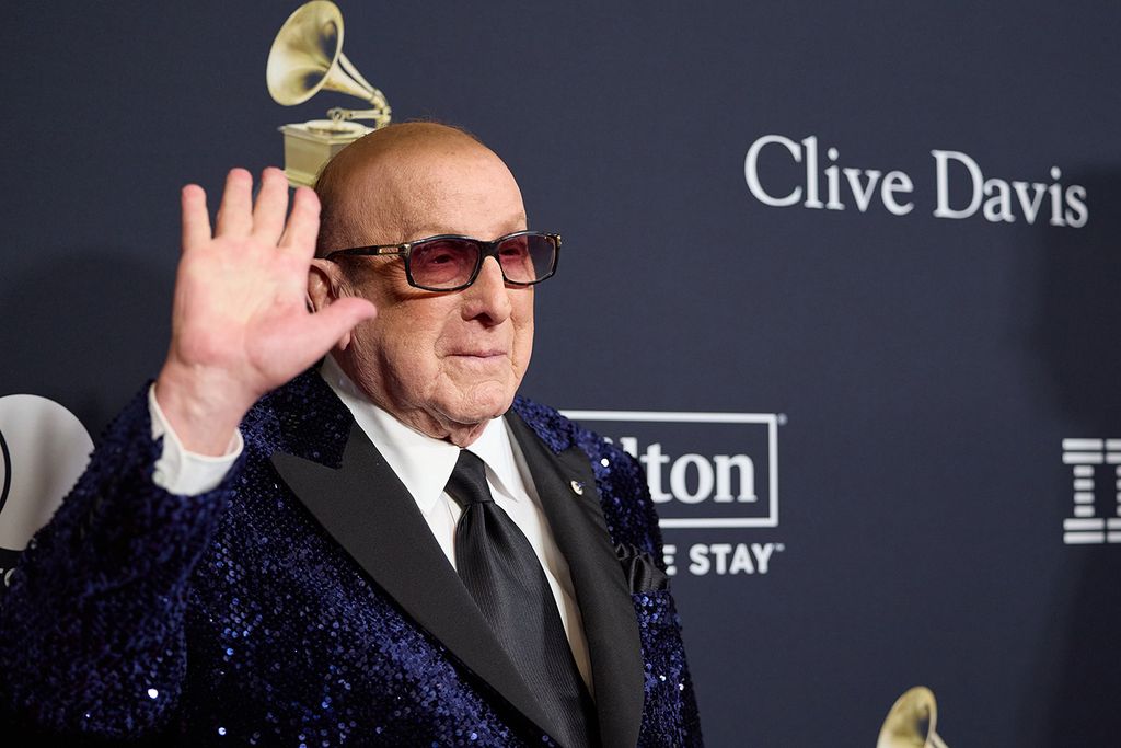 Beverly Hills, 2024. február 4.Clive Davis 91 éves amerikai lemezproducer a Grammy-díjak 66. átadási ünnepsége alkalmából tartott gálaesten a kaliforniai Beverly Hillsben 2024. február 3-án. A zeneipar legrangosabb elismerésének számító Grammy-díjakat február 4-én adják át Los Angelesben.