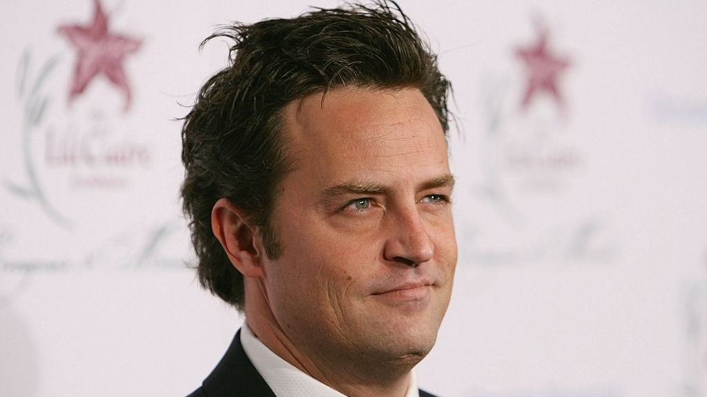 9th Annual Dinner Benefiting The Lili Claire Foundation - ArrivalsBEVERLY HILLS, CA - OCTOBER 14:  Actor Matthew Perry arrives at the 9th Annual Dinner Benefiting the Lili Claire Foundation at the Beverly Hilton Hotel on October 14, 2006 in Beverly Hills, California.  (Photo by Michael Buckner/Getty Images)