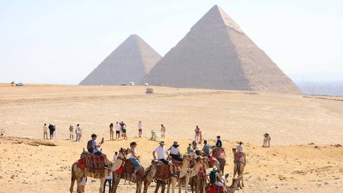 Tourists flock to the Pyramids of Giza
