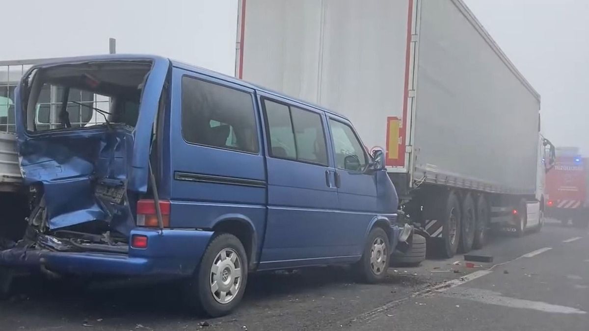 Tömegbaleset az M7-esen – Minél előbb jelentsék a kárt a biztosítónak!