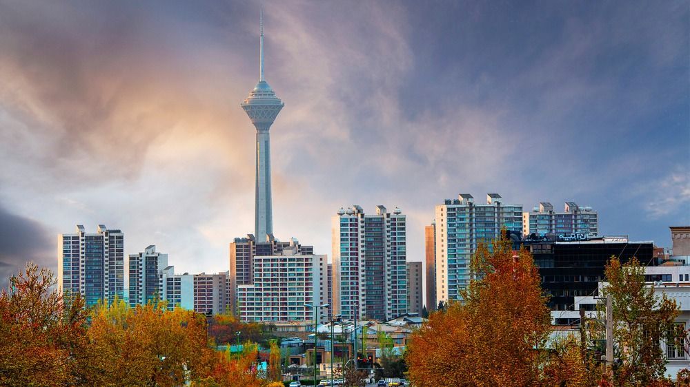 Skyline,Of,Tehran,With,Milad,Tower,In,The,Background,In irán