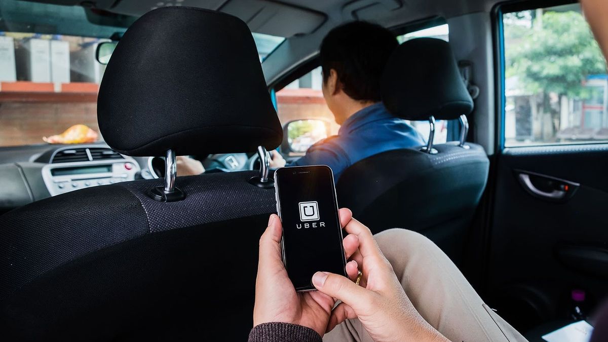Újra Budapesten az Uber: levelet küldött a sofőröknek a Főtaxi