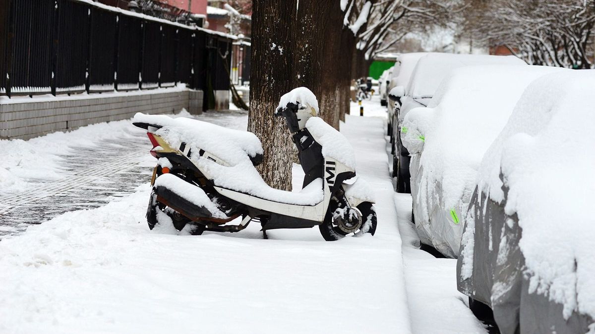 Zord az időjárás Pekingben, erős havazás sújtja a kínai fővárost