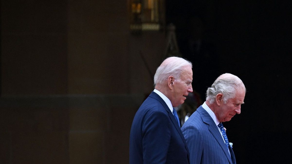 Joe Biden aggódik III. Károly miatt – videó