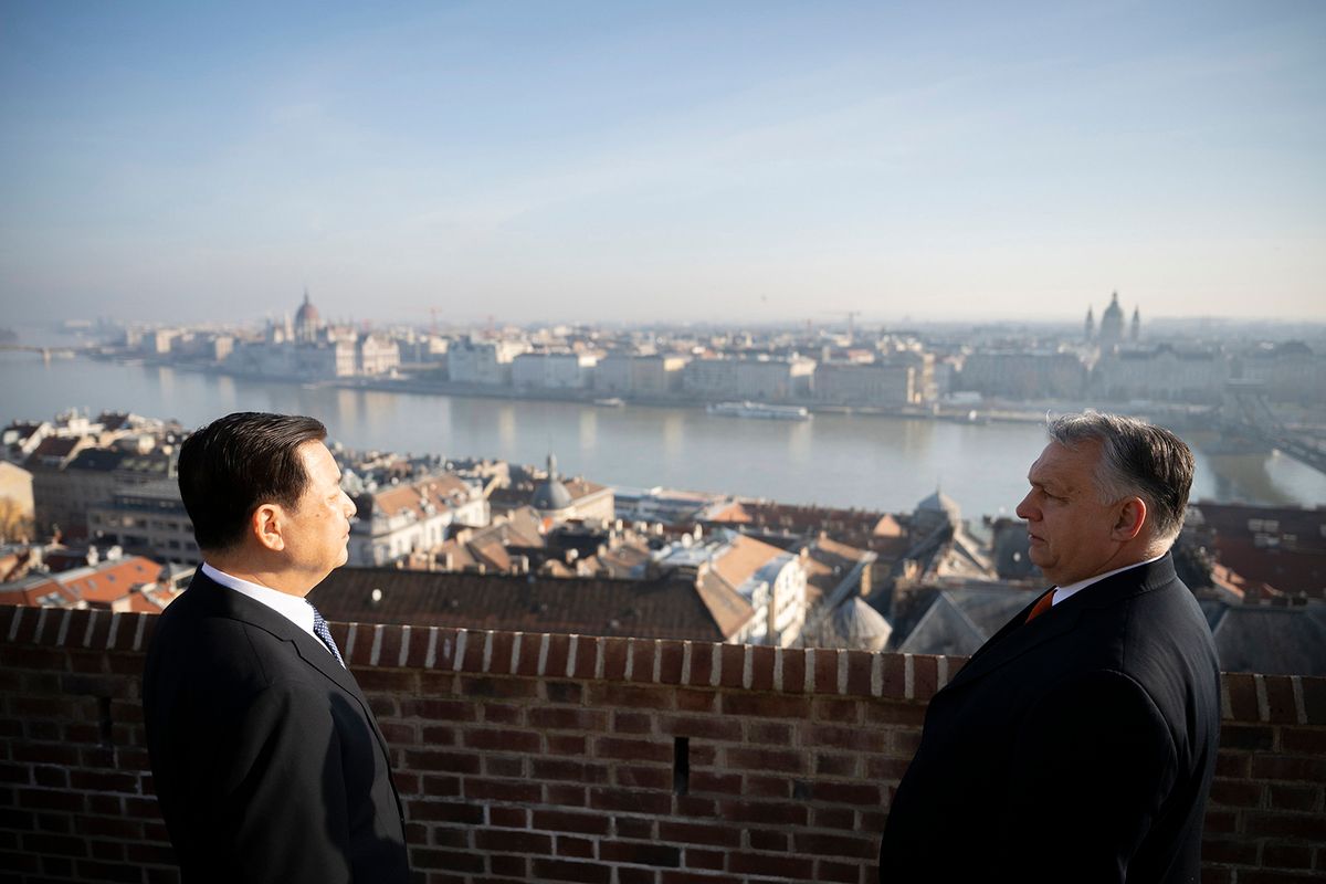 Budapest, 2024. február 16.A Miniszterelnöki Sajtóiroda által közreadott képen Orbán Viktor miniszterelnök (j) fogadja Vang Hsziahongot, a Kínai Népköztársaság államtanácsosát, közbiztonsági miniszterét (b) a Karmelita kolostorban 2024. február 16-án.MTI/Miniszterelnöki Sajtóiroda/Benko Vivien Cher