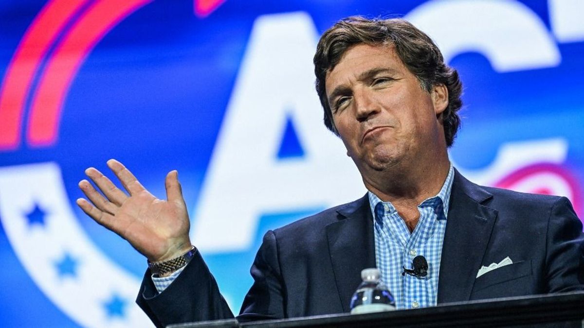 Mindenki azt találgatja, mit csinál Tucker Carlson Oroszországban – videó