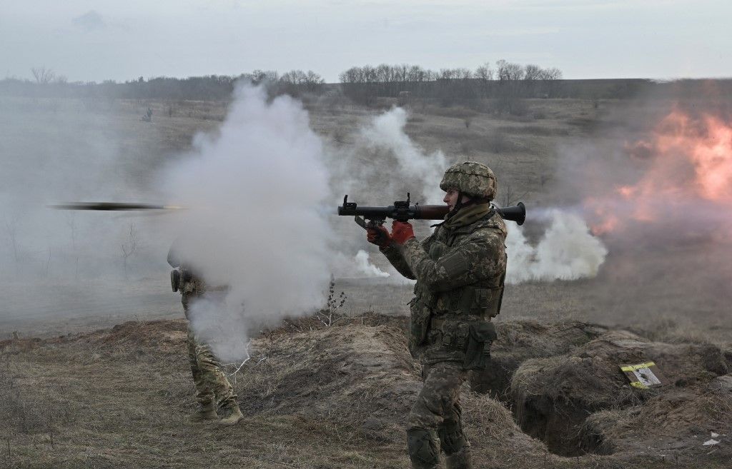 A Ukrainian serviceman of the Skala battalion fires a RPG during a field military exercise in the Donetsk region on February 3, 2024, amid the Russian invasion of Ukraine. (Photo by Genya SAVILOV / AFP)