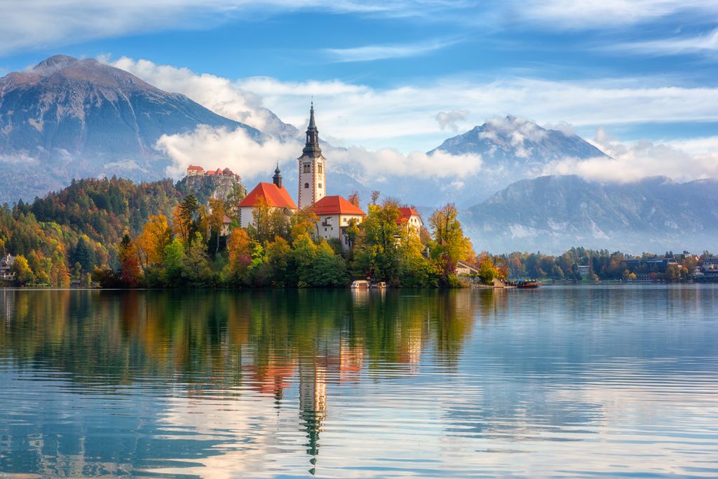 Famous,Alpine,Bled,Lake,(blejsko,Jezero),In,Slovenia,,Amazing,Autumn
