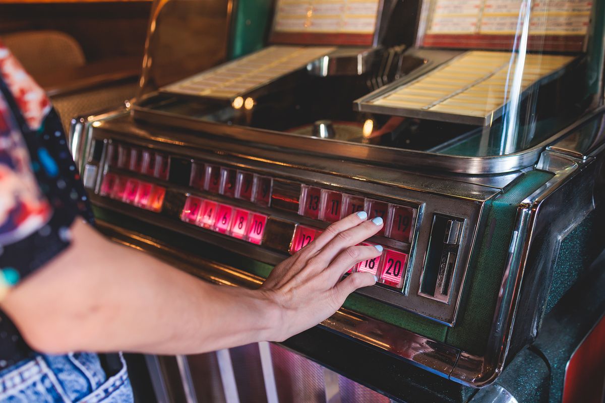 Vintage,American,Music,Jukebox,With,Illuminated,Buttons,,Process,Of,Choosing