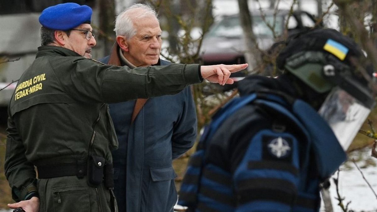 Rendőri kiképzést tekintett meg az ukrán belügyminiszterrel Josep Borrell Ukrajnában