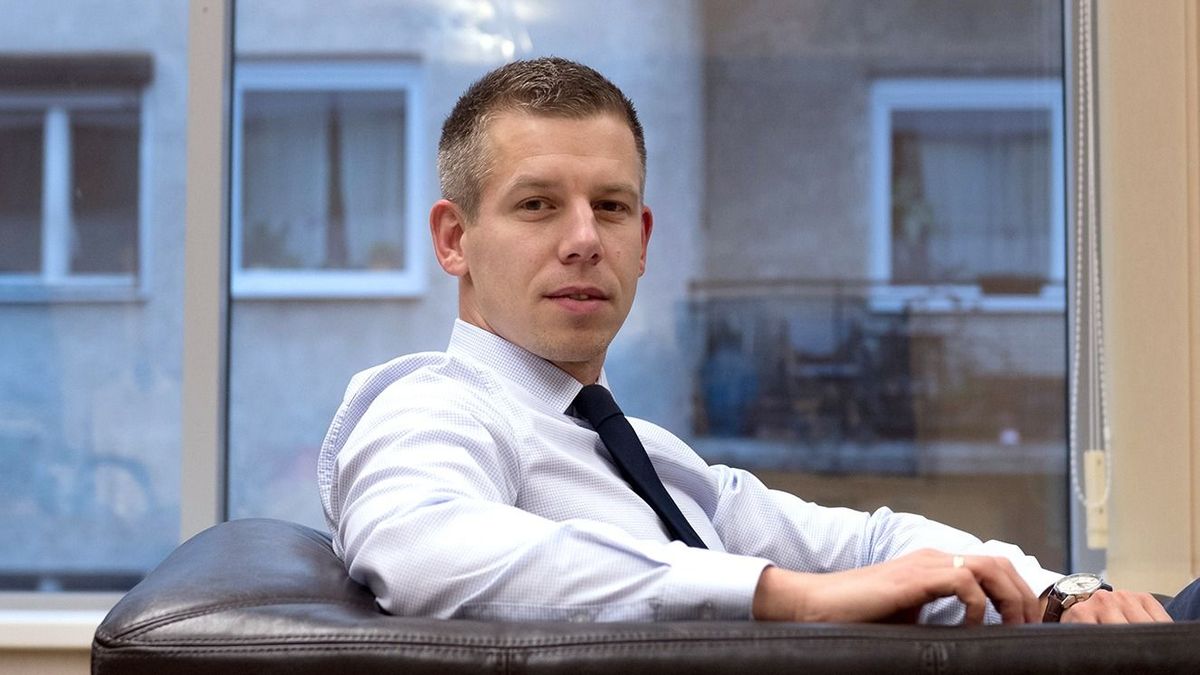 Akkor rontott neki a kormánynak Magyar Péter, amikor megszűnt a többmilliós megbízatása