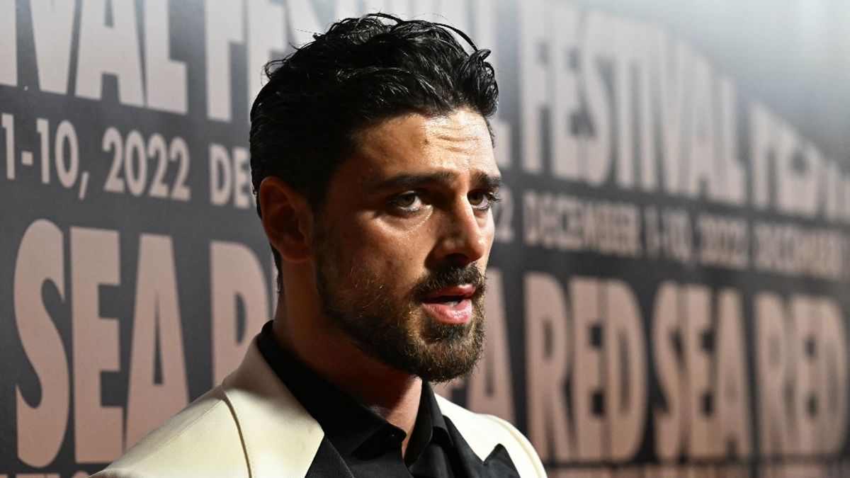 A HELL reklámfilmjének forgatása közben rohamozták meg a rajongók a márka új arcát