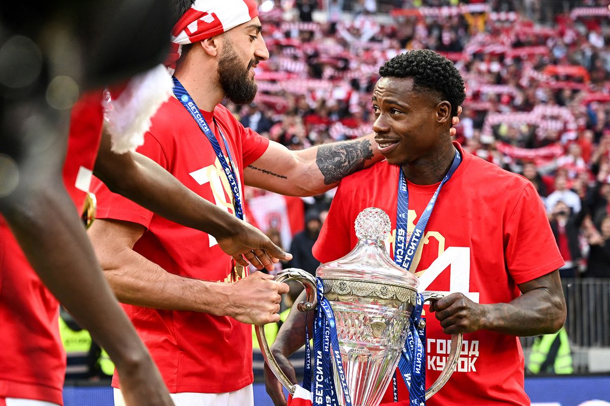 Spartak Moscow’s Quincy Promes (R) and Samuel Gigot celebrate with the trophy after winning the Russian cup final football match between Spartak Moscow and Dynamo Moscow at the Luzhniki stadium on May 29, 2022. (Photo by Kirill KUDRYAVTSEV / AFP)