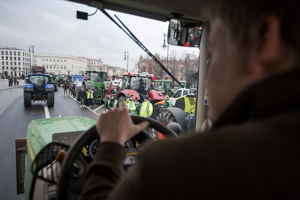 15 January 2024, Berlin: A farmer drives his tractor to a protest demonstration in the direction of the Brandenburg Gate. According to the police, around 10,000 participants and 5,000 vehicles are expected to take part in a large demonstration by farmers' associations and the BGL haulage association. The protests are directed against planned subsidy cuts by the federal government, including for agricultural diesel. Photo: Sebastian Christoph Gollnow/dpa Farmers' Protests - Large Rally In Berlin , GERMANY January , 2024