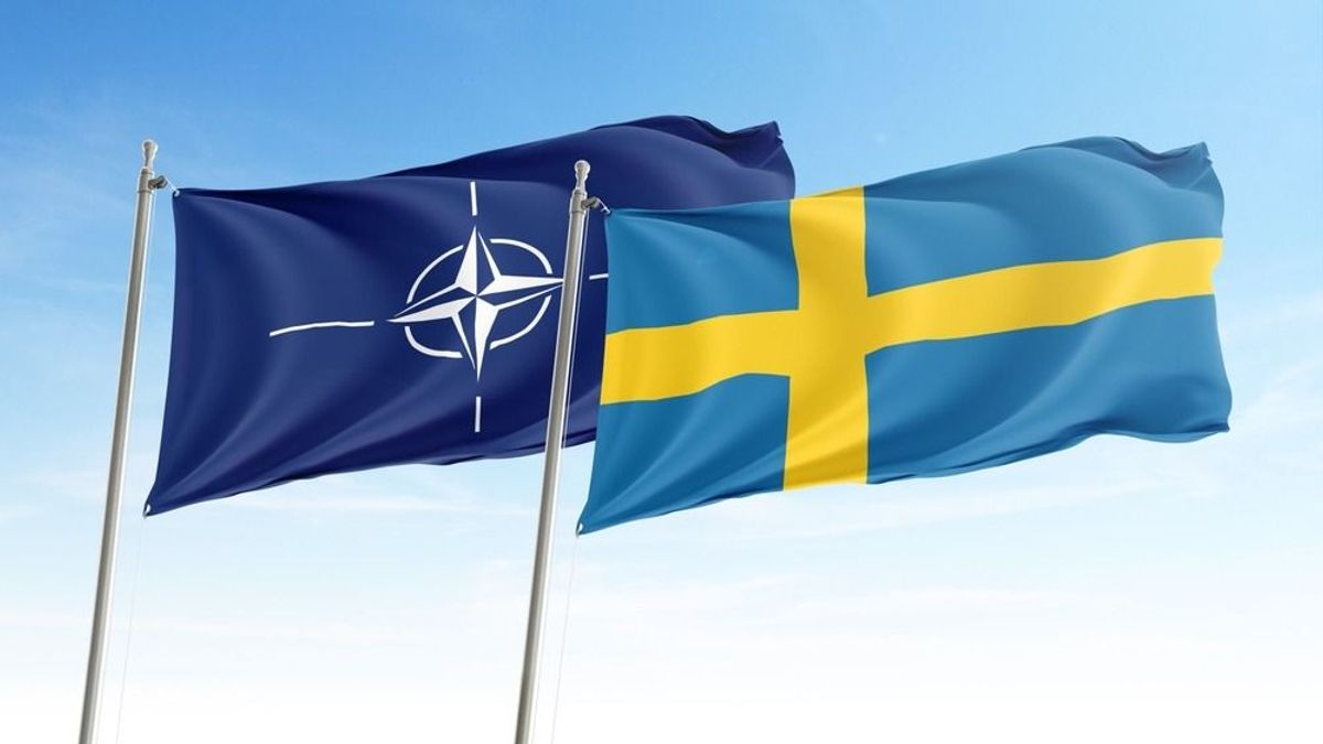 Még nem is NATO-tag Svédország, de a szövetség zászlaja már vihart kavar a parlamentben