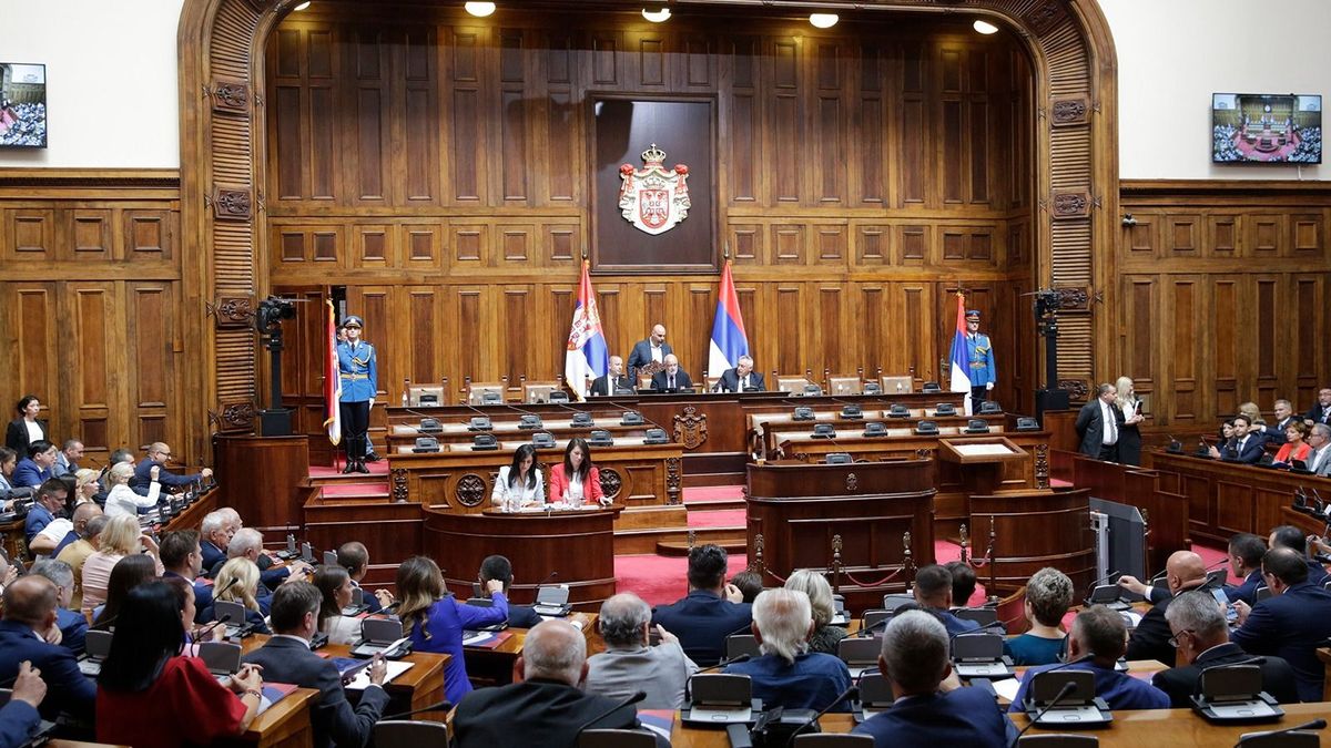 A heves tiltakozás ellenére végül megalakult az új szerb parlament
