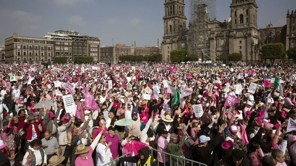 Tizezrek tüntettek vasárnap Mexikóban