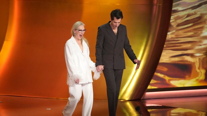 STREEP, MerylLos Angeles, 2024. február 5.
Meryl Streep amerikai színésznő és Mark Ronson angol zenész díjazottat készül konferálni a színpadra a Grammy-díjak 66. átadási ünnepségén Los Angelesben 2024. február 4-én.
MTI/AP/Invision/Chris Pizzello