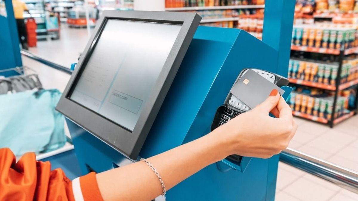 Az elektronikus tranzakciók aránya és annak változása a fizikai vásárlásoknál  – Az üzletek 27 százalékában már többször fizetünk elektronikusan