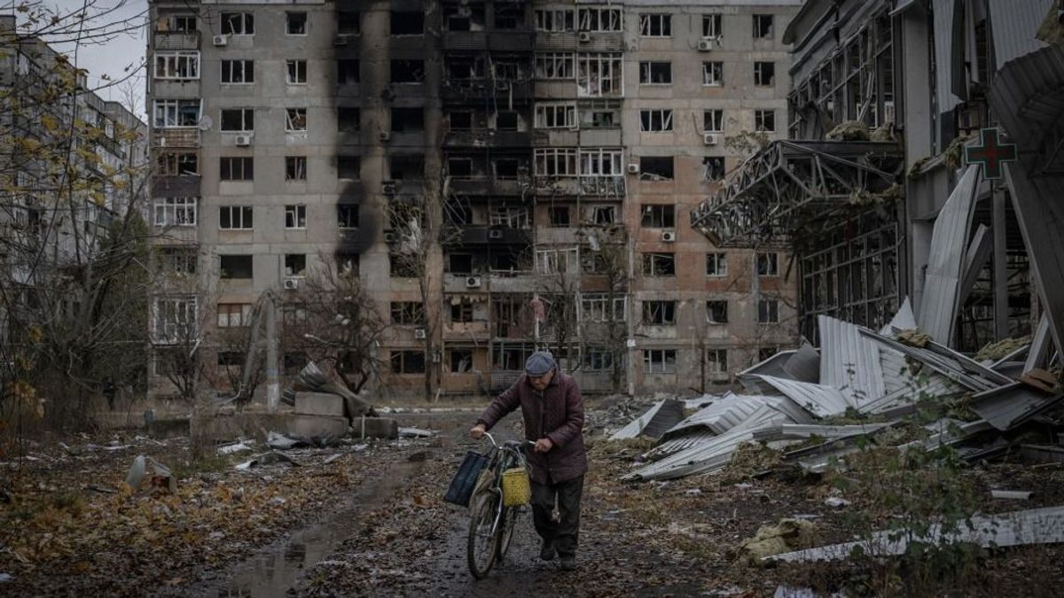 Az orosz-ukrán háború 724. napja – Semmi nem maradt az orosz kézre került Avgyijivkából - videón a rommá lőtt város