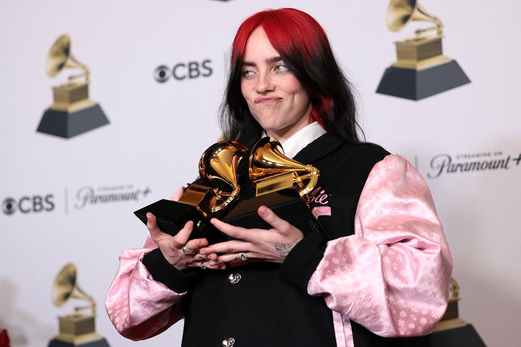 EILISH, BillieLos Angeles, 2024. február 5.Billie Eilish amerikai énekesnő az év dala és a legjobb vizuális médiához szerzett dal kategóriákban odaítélt elismerésekkel, amelyeket a What Was I Made For? című dalért vehetett át a Grammy-díjak 66. átadási ünnepségén Los Angelesben 2024. február 4-én.MTI/EPA/Allison Dinner