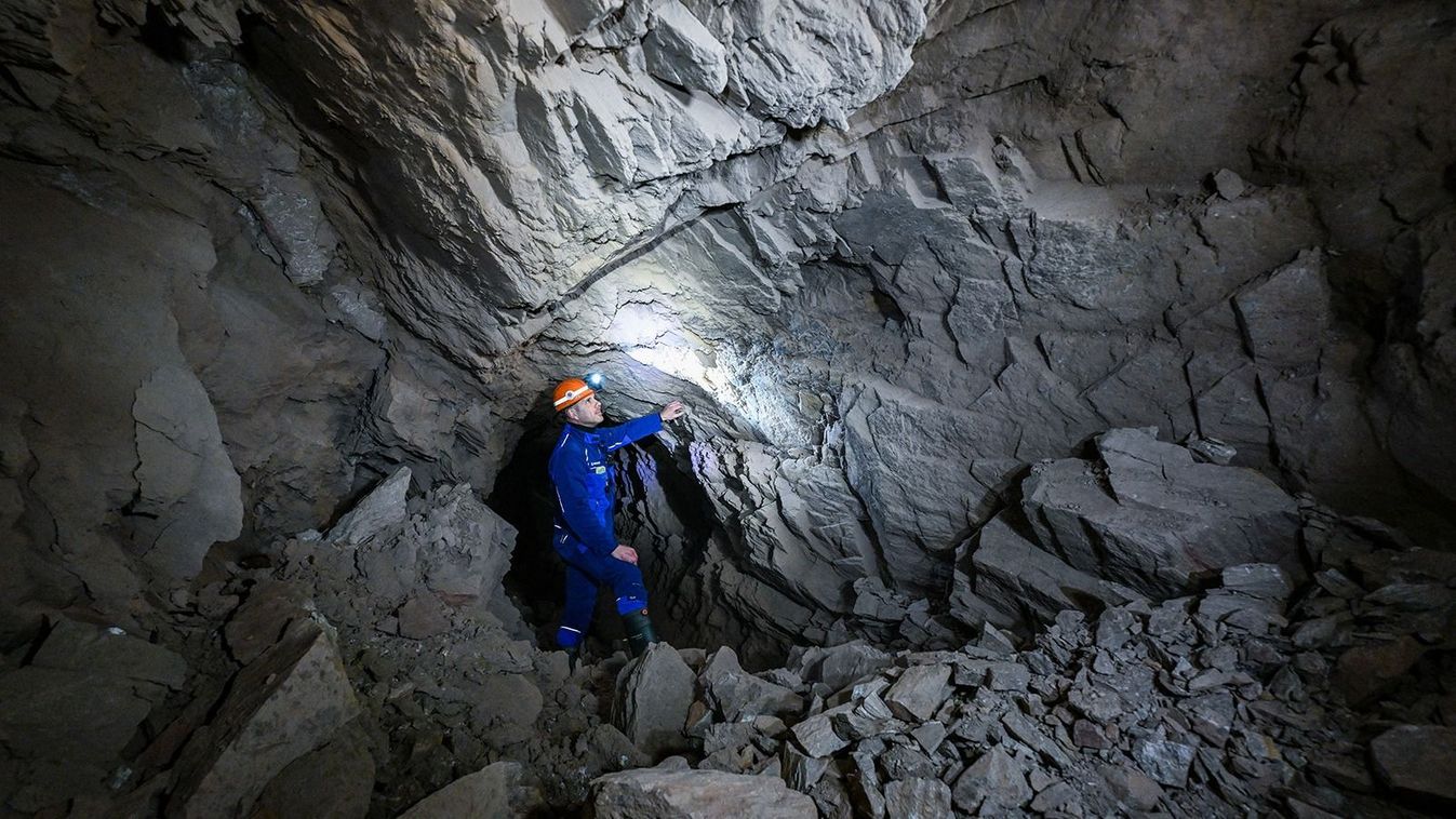 PRODUCTION - 12 December 2023, Saxony, Bad Schlema: Foreman Jörg Neubert stands underground in the Wismut mine in an unrestored roadway. 50 meters below ground, the miners of the federally owned Wismut are restoring the legacy of uranium mining. Exposing and securing roadways is one of the main tasks of the 12 miners who work here together with foreman Jörg Neubert. The mine must be kept permanently open and drained. To this end, the entire underground mine is systematically ventilated. Otherwise, radioactive radon would escape uncontrollably in the region. The Steiger is often sung about at mining parades during these weeks, and since this year the Steigerlied has even been included in the intangible cultural heritage. Christmas traditions in Saxony are also closely interwoven with the centuries-old mining industry, which continues to this day. (to dpa ""Glück auf!" - The Steiger still comes in mining") Photo: Hendrik Schmidt/dpa (Photo by HENDRIK SCHMIDT / DPA / dpa Picture-Alliance via AFP)