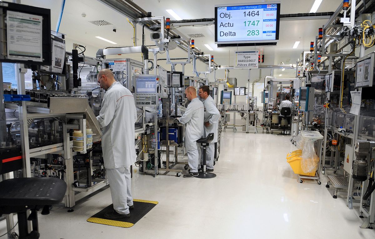 A technician checks car injectors at the factory of German automotive parts specialist Bosch in Rodez, southwestern France, on July 22, 2013. The company, specializing in candles and warm-electronic Bosch injection systems for the automotive market society, is the largest private employer in the city of Rodez with more than 1600 employees.  AFP PHOTO / REMY GABALDA (Photo by REMY GABALDA / AFP)